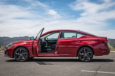 2025 Nissan Altima 2.5 SR