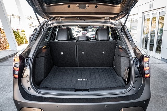 2025 Nissan Kicks SR