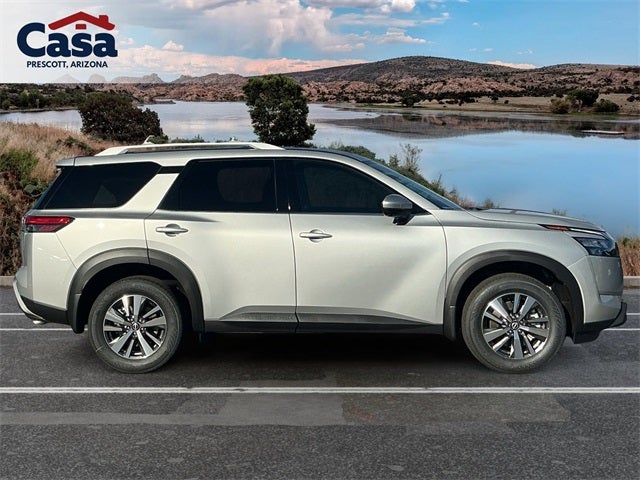 2025 Nissan Pathfinder SL