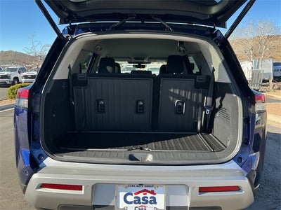 2025 Nissan Pathfinder SL