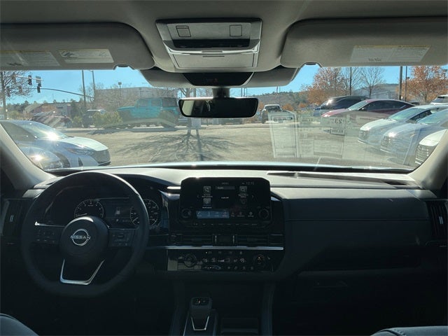 2025 Nissan Pathfinder SL