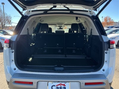 2025 Nissan Pathfinder SL