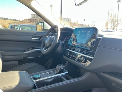 2025 Nissan Pathfinder SL