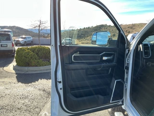 2020 RAM 3500 Laramie Crew Cab 4x4 8' Box