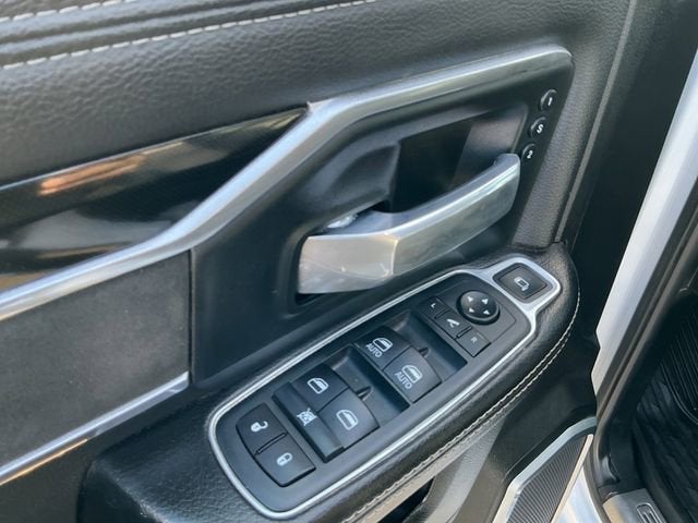 2020 RAM 3500 Laramie Crew Cab 4x4 8' Box