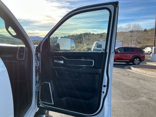 2020 RAM 3500 Laramie Crew Cab 4x4 8' Box