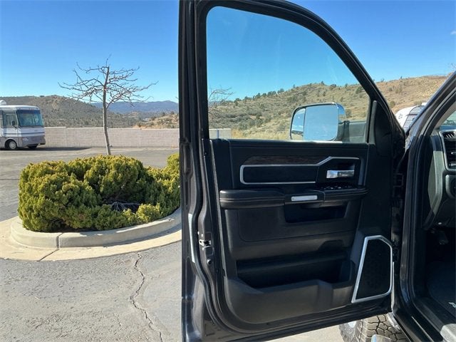 2019 RAM 2500 Laramie Crew Cab 4x4 6'4" Box